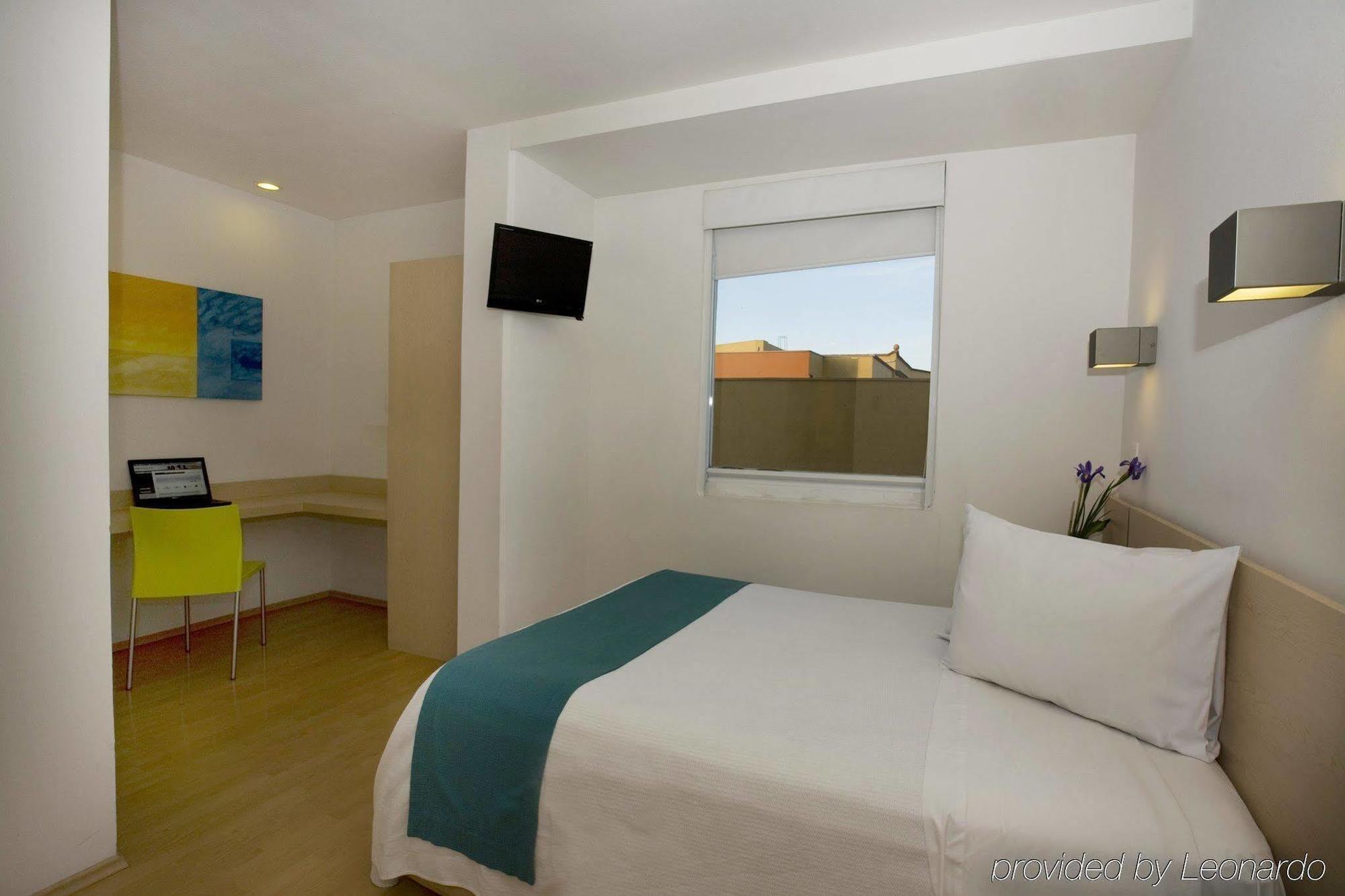 Отель One Queretaro Plaza Galerias Экстерьер фото